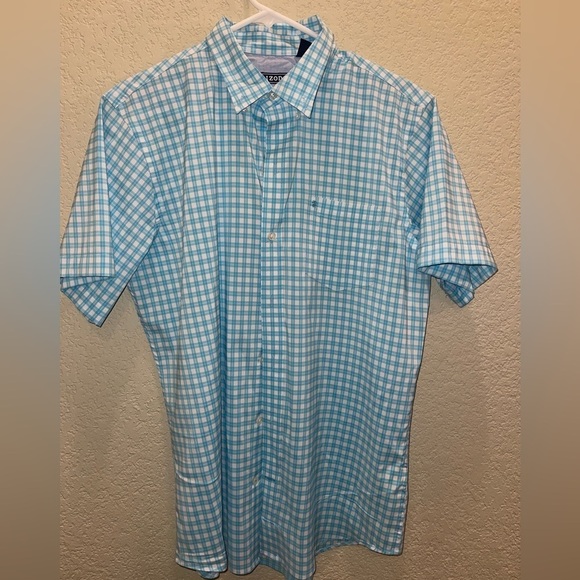 Medium NWOT IZOD feels like a fishing shirt blue and white
Button down collar - Picture 5 of 9